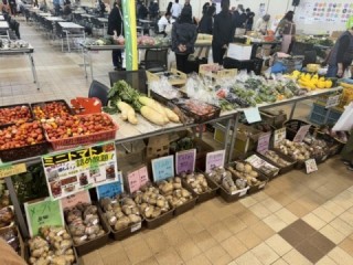 ファーマーズ会員農家さんの野菜直売の様子